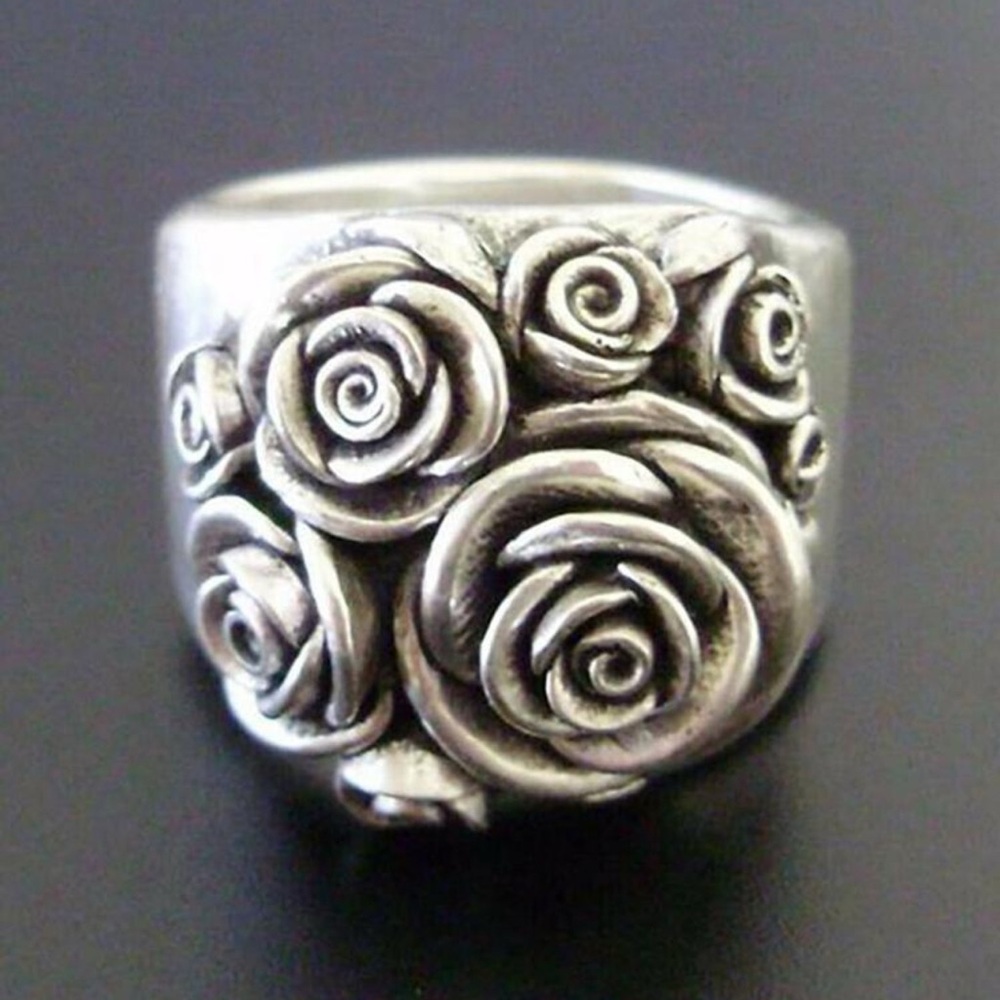 Elegant Silver Rose Ring